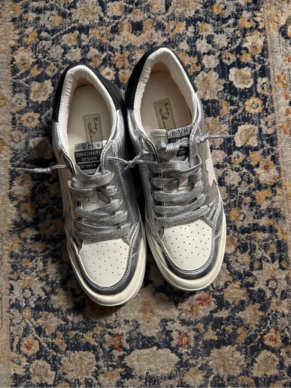 Vintage Havana Silver and White Low-Top Sneakers sz 8.5M EXCELLENT!!